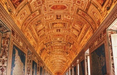 gold detailed ceiling